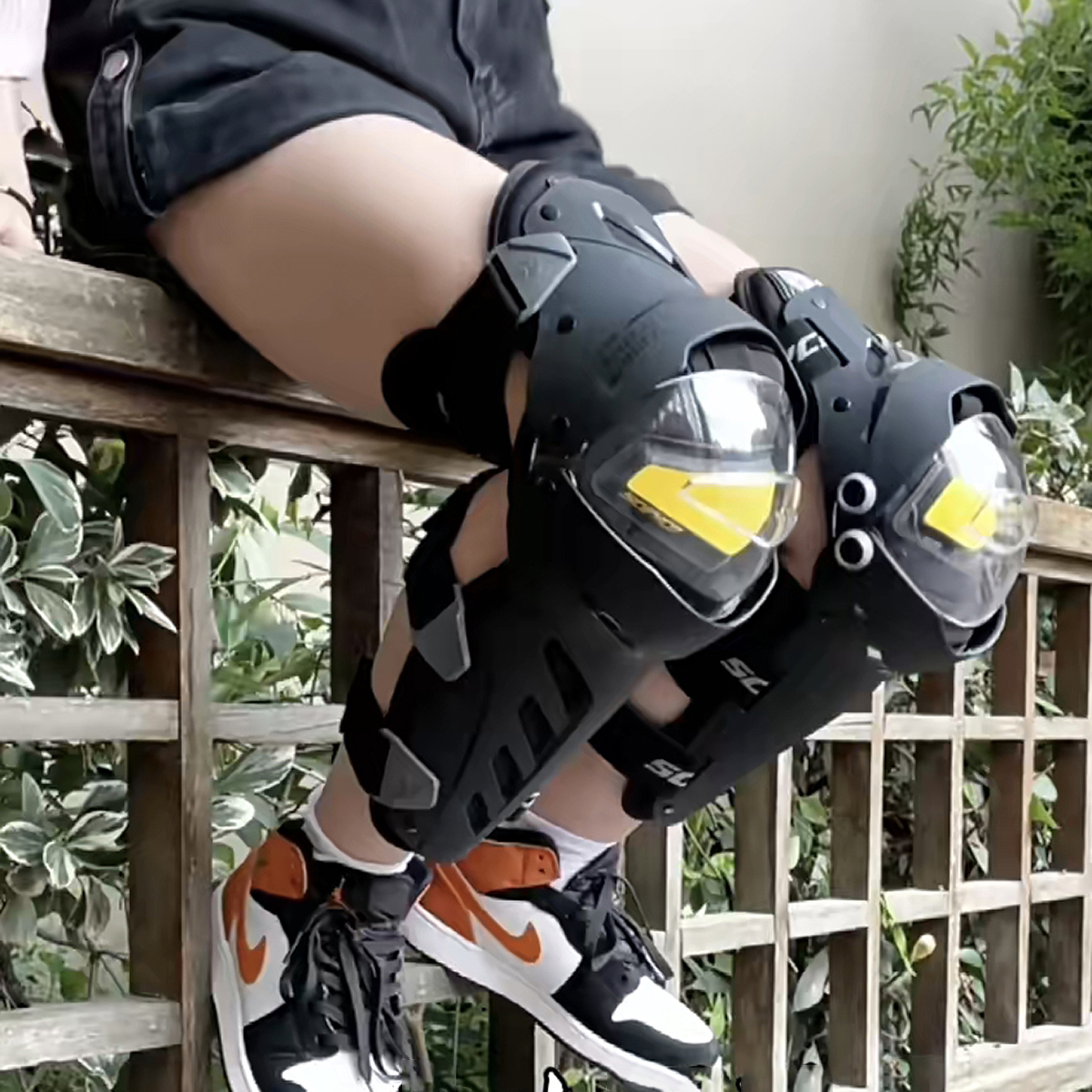SCOYCO Motorcycle Knee Pads CE - đánh giá và giá Motorcycle Gear Holder